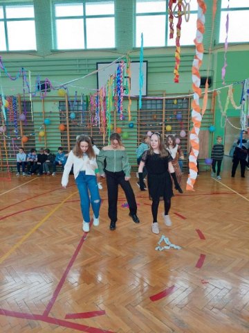 b_1024_768_0_00_images_2022_2023_Wydarzenia_zabawa_328970199_726288055553491_8721117063822189939_n